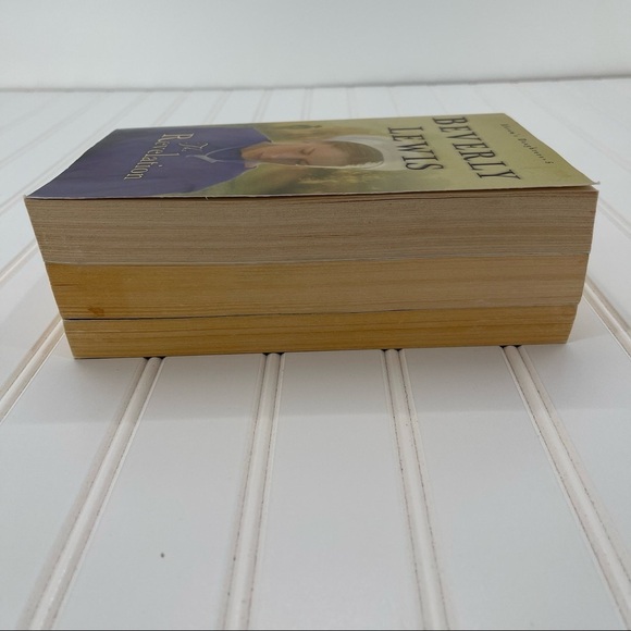 Beverly Lewis Set of 3 Softcover Books - Picture 9 of 9